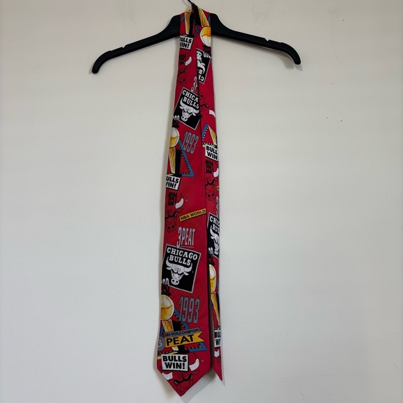 Rm Style Chicago Bulls NBA Red Silk Neck Tie 3 Peat Champions Vintage 1993 USA - Picture 7 of 14